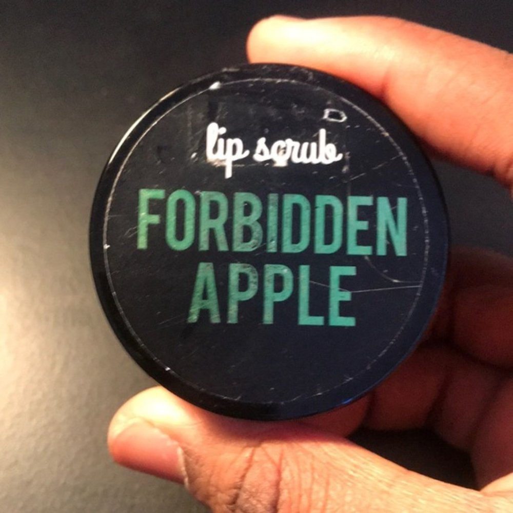 Lip scrub